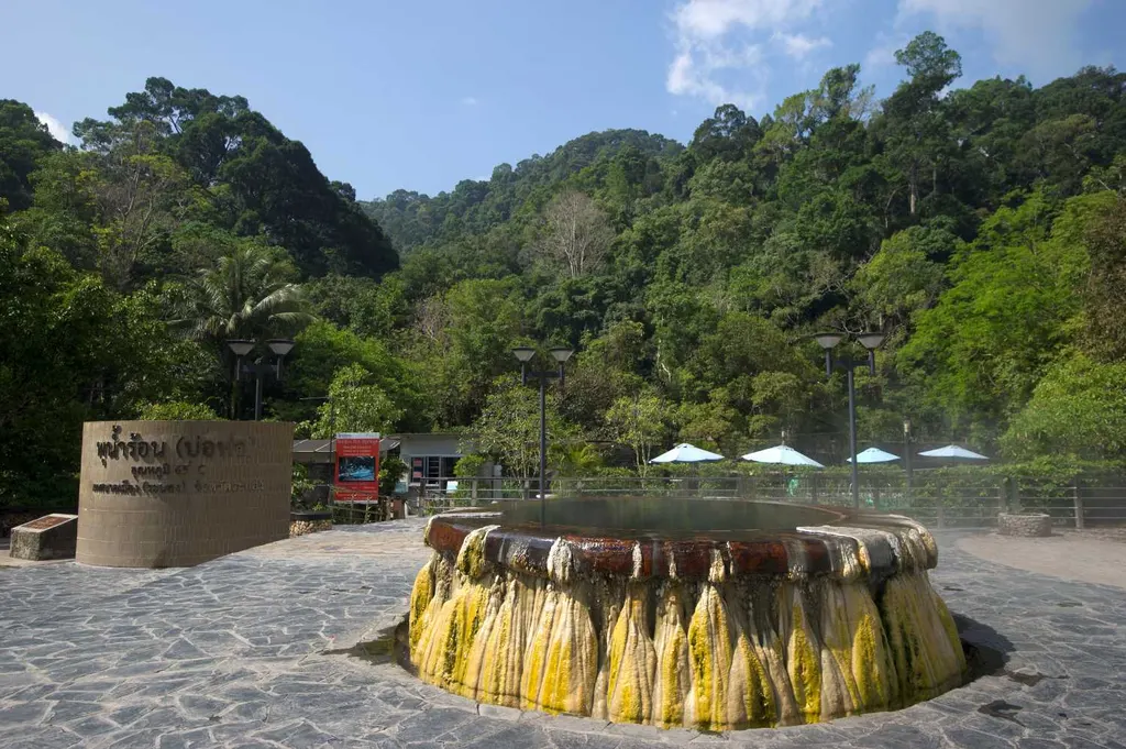 บ่อน้ำร้อน-สวนสาธารณะรักษะวาริน
