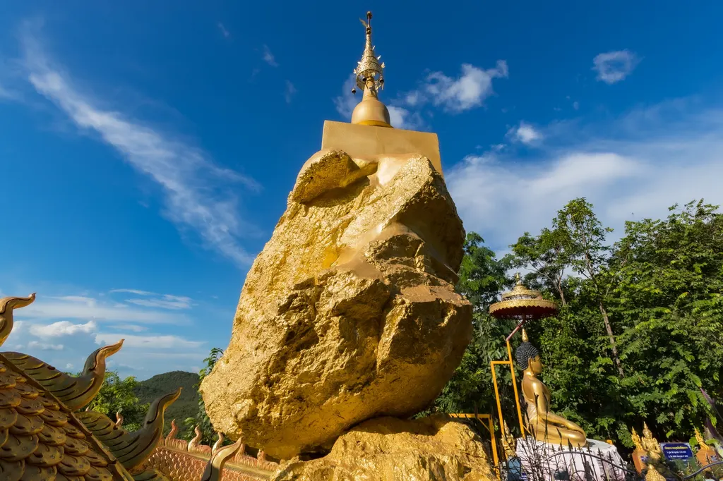 พระพุทธบาทพระธาตุอินทร์แขวน