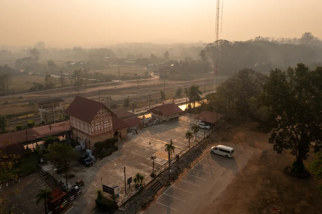 สถานีรถไฟบ้านปิน