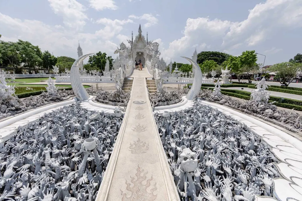 เชียงราย 1 วัน วัดขาว วัดน้ำเงิน บ้านดำ และวัดมุมสงบ