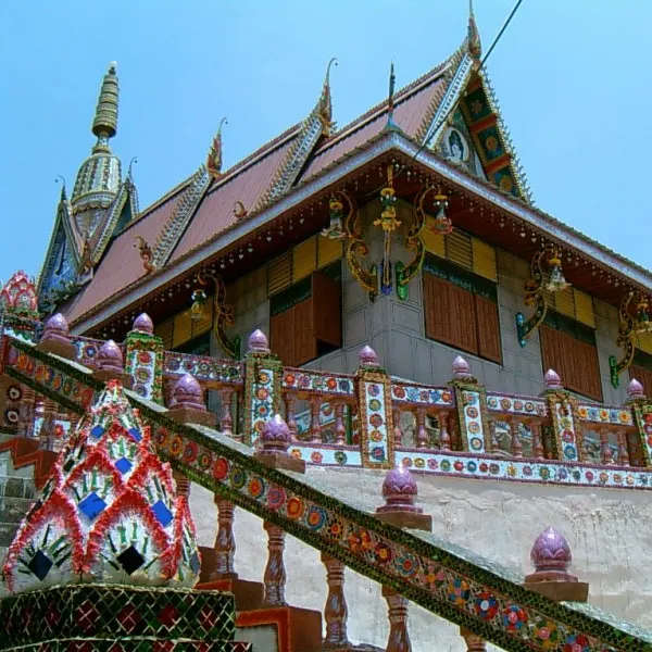 วัดพระพุทธบาทภูแฝด