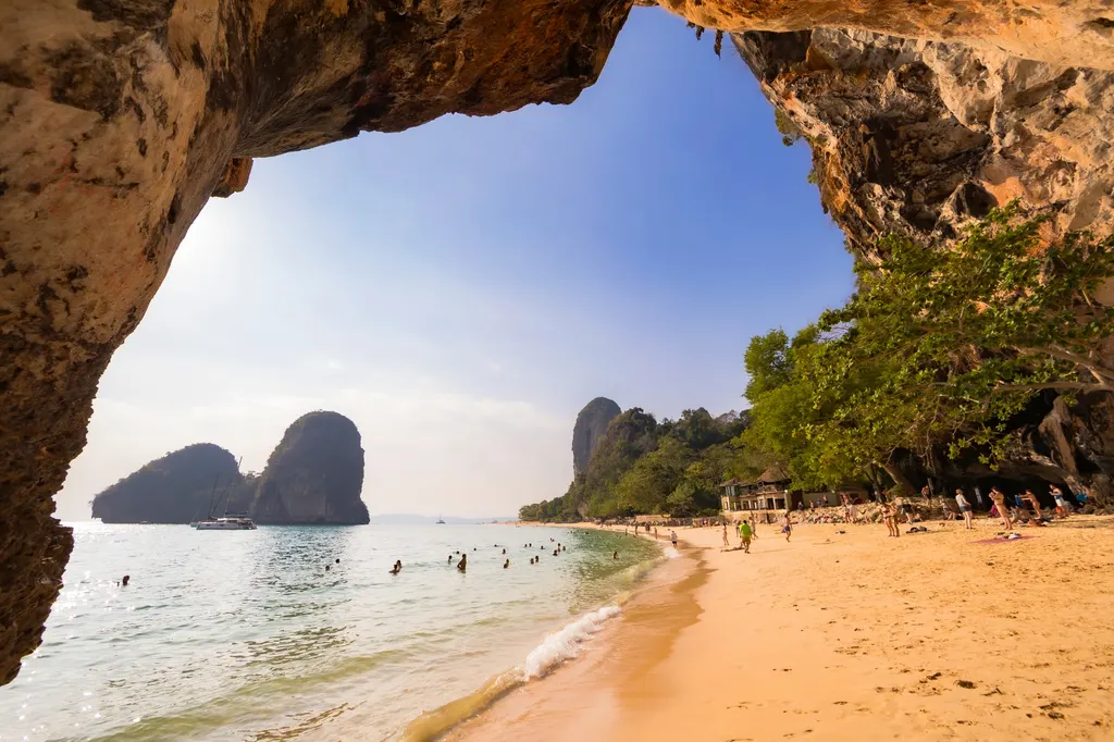 กระบี่ 1 วัน ไร่เลย์ ถ้ำพระนาง และหมู่เกาะสี่เกาะ