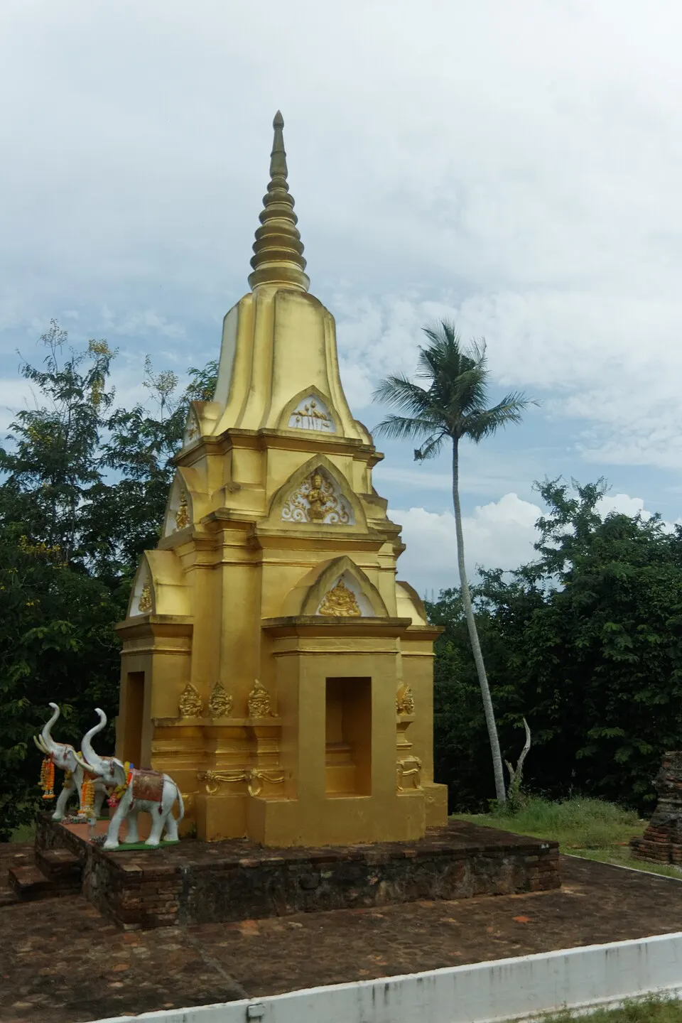 วัดเขาพระอานนท์