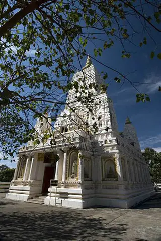 วัดถ้ำอภัยดำรงธรรม